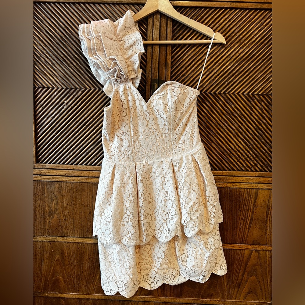 H&M cream lace ruffle shoulder dress
